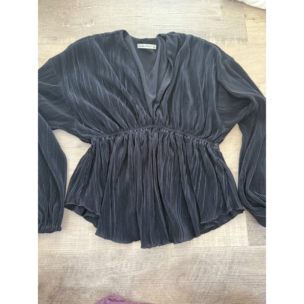 Abercrombie & Fitch Black Plisse V-Neck Long Sleeve Babydoll Blouse - Size S